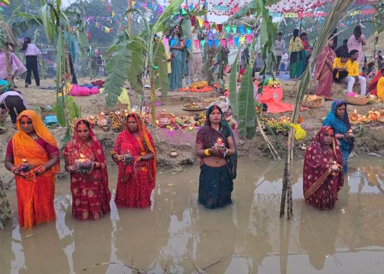 उदाउँदो सूर्यलाई अर्घ्य दिदैं सम्पन्न भयो छठ