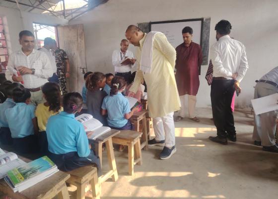 मुख्यमन्त्री सिंहलेगरे सामुदायिक विद्यालय अनुगमन, छात्रवृत्ति र खाजा रकम कुम्ल्याउन सामुदायिक नामाङ्कन निजीमा पढाई