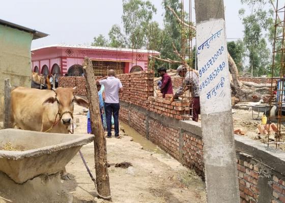 सिरहामा मन्दिरको पर्खाल लगाउने क्रममा ६ घर दलित परिवारको बाटो बन्द