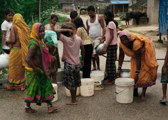 खरेडीमा बिद्युत अनियमित हुँदा जेनेरेटरको भरमा प्यास मेटाउदै गोलबजारका बासिन्दा 