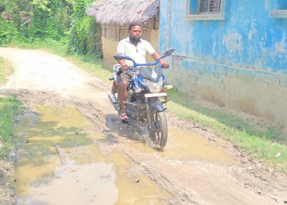 गोलबजार १२ बेतौना पालटोलमा १० वर्षमा विकासको नाममा एक कोदालो माटोपनि झरेन