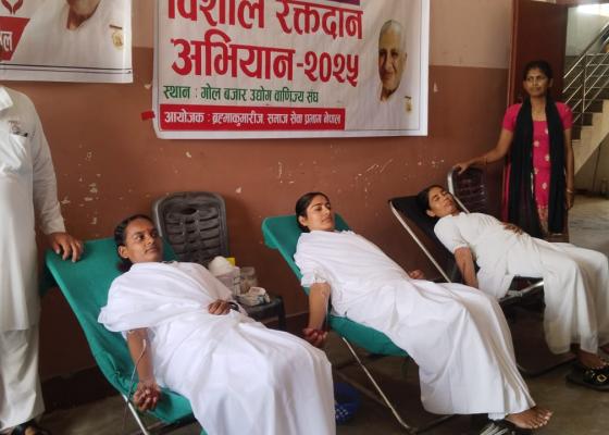 ब्रह्माकुमारी राजयोग सेवा केन्द्रको वृहत रक्तदान कार्यक्रम गोलबजारमा 