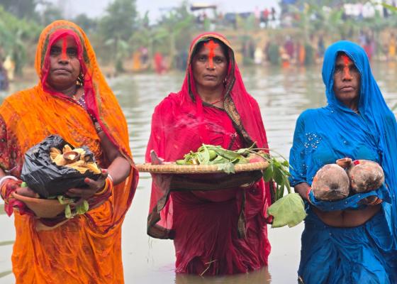 उदाउँदो सूर्यलाई अर्घ्य दिदैं सकियो छठ पर्व उदाउँदो सूर्यलाई अर्घ्य दिदैं सकियो छठ पर्व