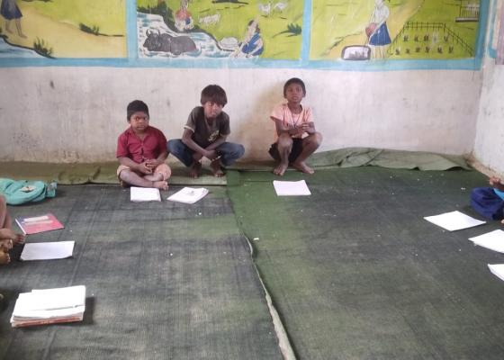 पाँच कक्षाका १० विद्यार्थी, कामै नगरी खान्छन् शिक्षले तलब पाँच कक्षाका १० विद्यार्थी, कामै नगरी खान्छन् शिक्षले तलब