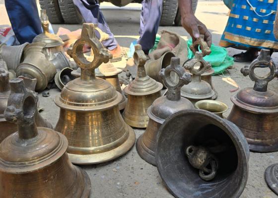 विभिन्न मन्दिरबाट चोरी भएको घण्टी चोहर्वा बजारबाट बरामद