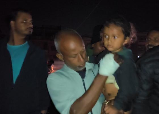 मिर्चैयामा ढलमा खसेको बच्चा स्थानीयद्वारा सकुशल उद्धार मिर्चैयामा ढलमा खसेको बच्चा स्थानीयद्वारा सकुशल उद्धार