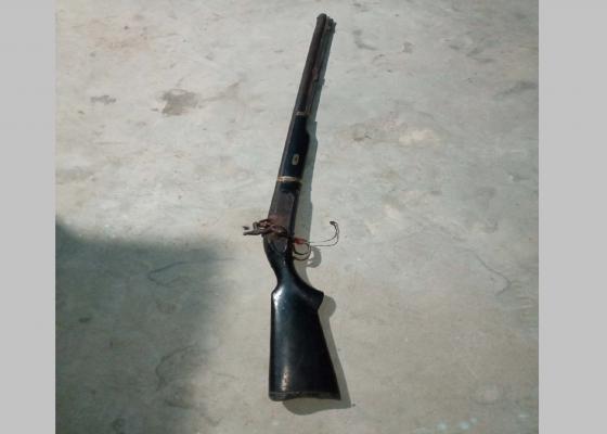 धनगढीबाट प्रहरीले वेवारिसे अवस्थामा एक थान भरुवा बन्दुक फोलापार्यो धनगढीबाट प्रहरीले वेवारिसे अवस्थामा एक थान भरुवा बन्दुक फोलापार्यो