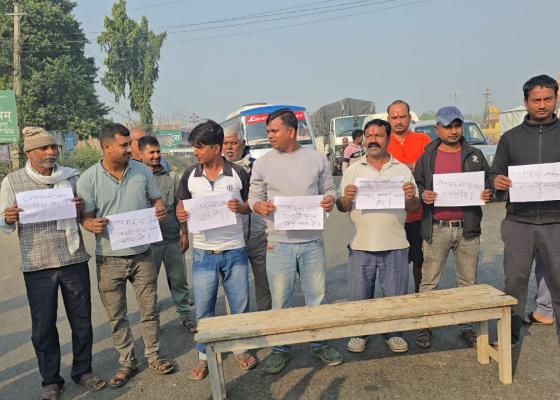 नयाँ चोहर्वामा ६ लेन सडक बन्नुपर्नेमाँगसहित स्थानीयको प्रदर्शन