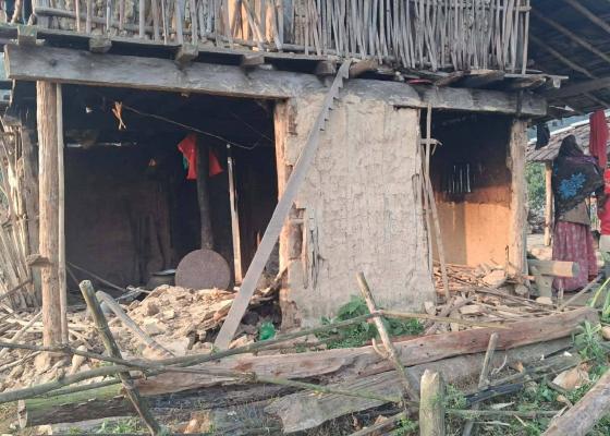 लहानको चुरे क्षेत्रका बस्तीमा हात्ती पसेर पाँचवटा घर भत्कायो