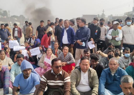 अस्पतालबाटै शव हराएको घटनामा प्रशासनले वेवास्ता गरेको भन्दै मंगलबार पुनः पूर्वपश्चिम राजमार्गमा प्रदर्शन