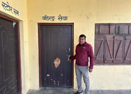 गोलबजारमा वडा अध्यक्षले नै गरे स्वास्थय चौकीमा तालाबन्दी 