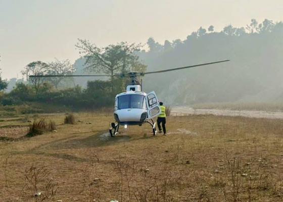 वनभोजमा सरीक हुन हेलिकोप्टर चढेर बागमतीका मूख्यमन्त्री बानियाँ सिरहा आए वनभोजमा सरीक हुन हेलिकोप्टर चढेर बागमतीका मूख्यमन्त्री बानियाँ सिरहा आए