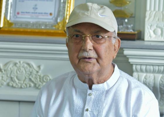 आफ्नाहरूले नै ‘छाड्नुस्’ भनेपछि संकटमा ओली