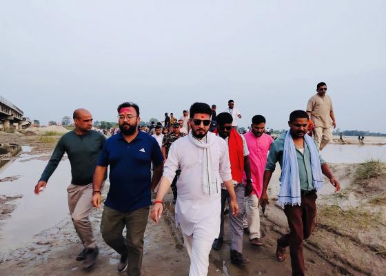 सिरहा–धनुषा जोड्ने कमला पुल निरीक्षणमा पुगेरका मन्त्री लम्सालको स्थानीयले गरे विरोध 