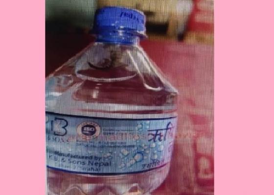 ऋषी जलको सिलप्याक बोतलमा किरा भेटियो, कम्पीलाई गराए दुई लाख जरिवाना