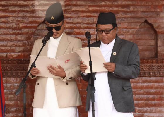 गृहमन्त्री गुरुङ र नवप्रवर्तनमन्त्रीमा पुनले लिए पद तथा गोपनीयताको शपथ गृहमन्त्री गुरुङ र नवप्रवर्तनमन्त्रीमा पुनले लिए पद तथा गोपनीयताको शपथ