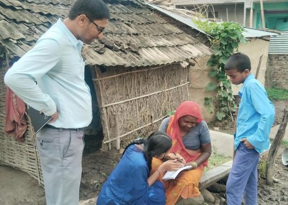 साक्षरता अभियानमा जुटे, लहानका शिक्षक–विद्यार्थी साक्षरता अभियानमा जुटे, लहानका शिक्षक–विद्यार्थी