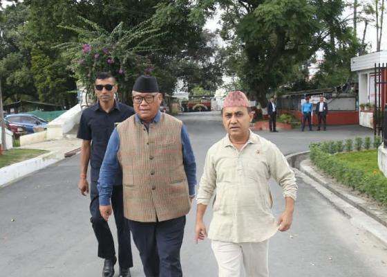 अमेरिका जानुअघि प्रधानमन्त्रीले भेटे विश्वप्रकाश र भीष्मराज