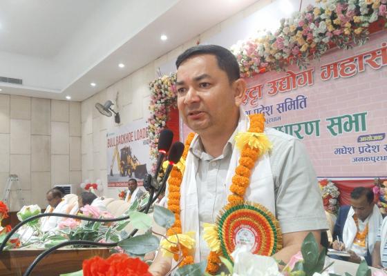 उद्योगीको अप्ठेरोमा मधेश सरकार सधै साथ रहन्छ : अर्थ मन्त्री भट्टराई