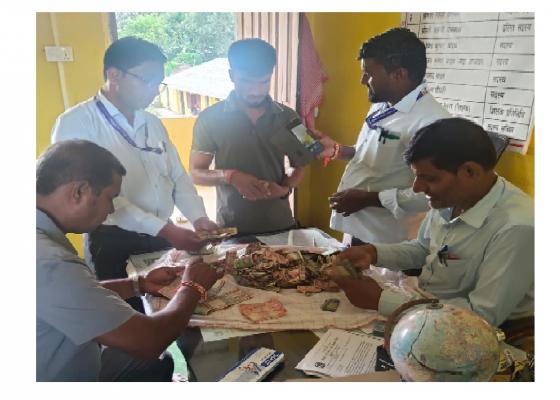 सिरहाका विद्यार्थीद्वारा बाढी प्रभावितलाई करिव ३३ हजार सहयोग सिरहाका विद्यार्थीद्वारा बाढी प्रभावितलाई करिव ३३ हजार सहयोग